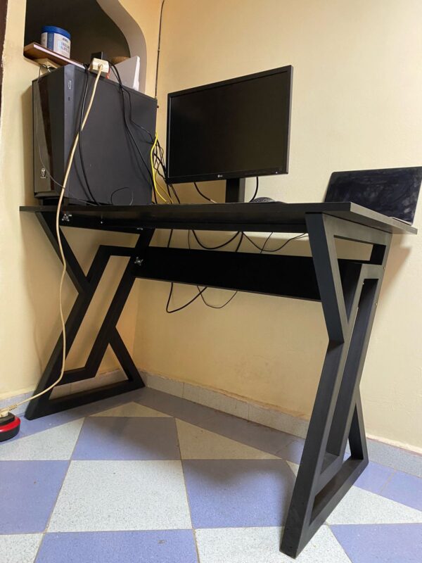 Modern Versatile Desk – Ideal for Remote Work or Gaming (Black Color) - Image 2
