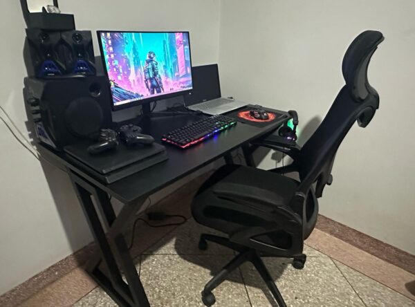 Modern Versatile Desk – Ideal for Remote Work or Gaming (Black Color)